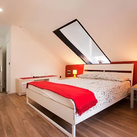 Apartments Top Center *